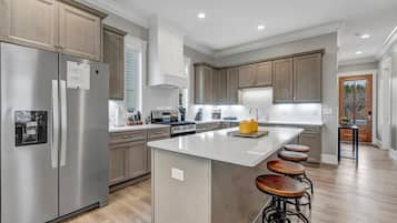 Refrigerador, microondas, horno, lavavajillas