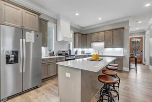 Refrigerador, microondas, horno, lavavajillas