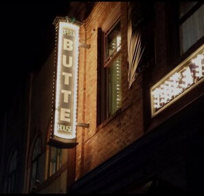 تفاصيل الفندق من الخارج