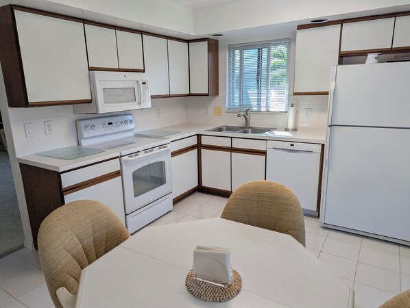 ميكروويف، موقد طهي مسطح، غسالة أطباق