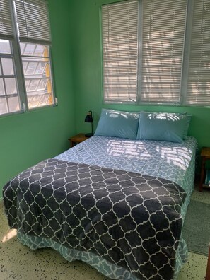 2 slaapkamers, een strijkplank/strijkijzer, wifi, beddengoed