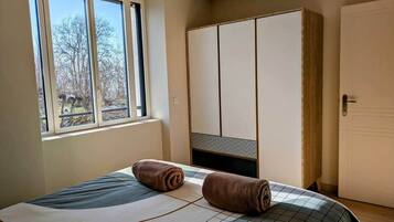 2 slaapkamers, een strijkplank/strijkijzer, gratis wifi, beddengoed