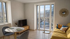 Unclassified image, 4 of 12, button - L'Océan des Âges (T3 lake view) (Aix-les-Bains)