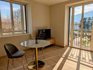 Dining - L'Océan des Âges (T3 lake view) (Aix-les-Bains)