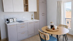 Private kitchen - L'Ecume des Ondes (T2 mountain view) (Aix-les-Bains)