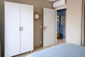 1 habitación, tabla de planchar con plancha, wifi gratis y ropa de cama 