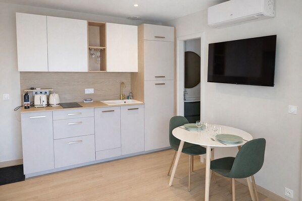 Dining - Les Flots Harmonieux (30m² lake view) (Aix-les-Bains)