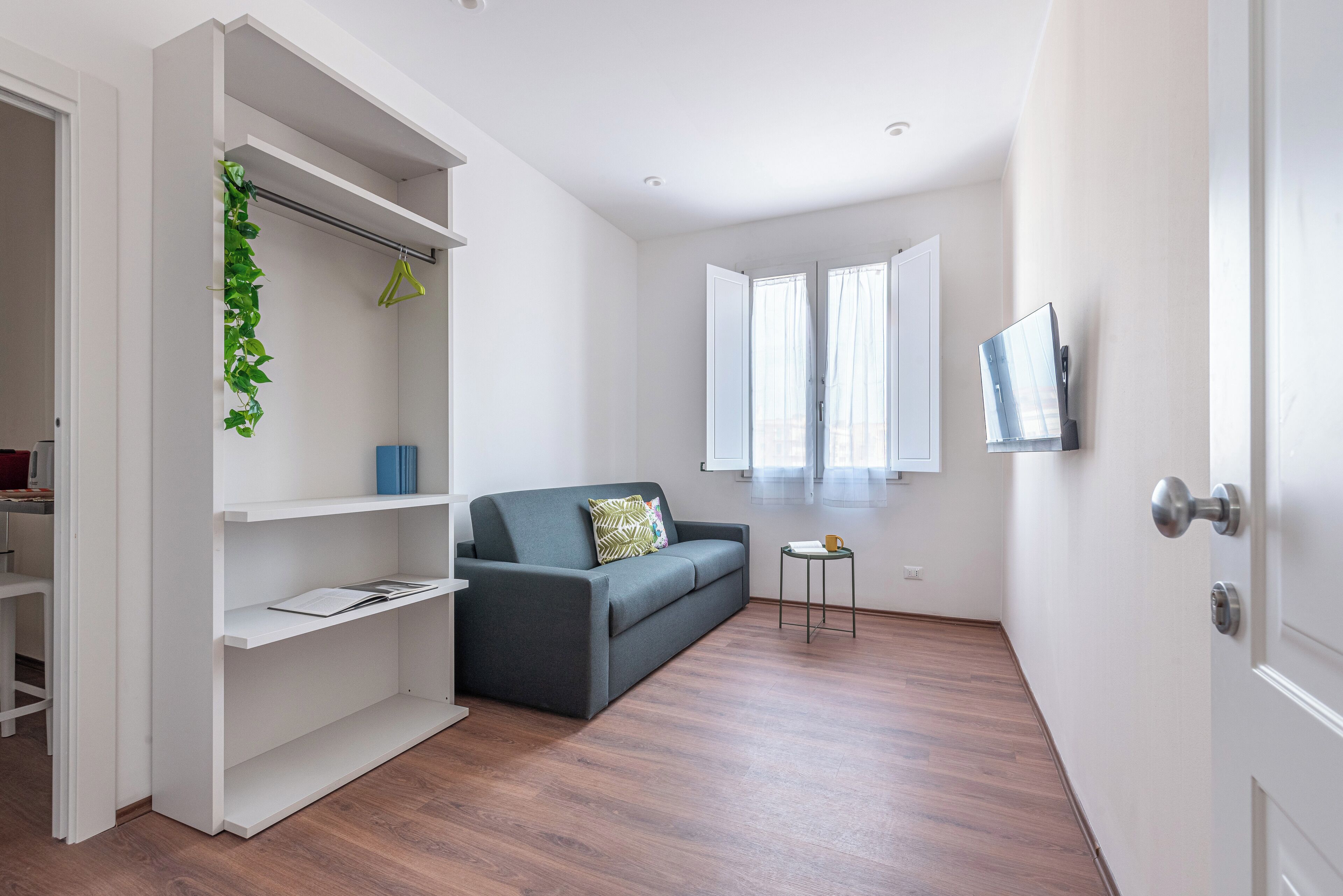 อพาร์ทเมนท์, 1 ห้องนอน | บริเวณนั่งเล่น | ทีวี 30 นิ้ว พร้อมช่องดาวเทียม