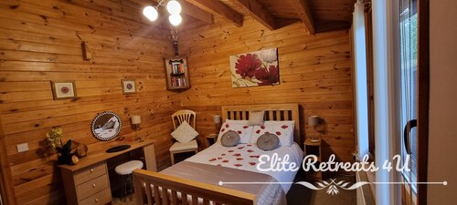 Elite Retreats 4U Lakeside Hot Tub Log Cabin at Tattershall Lakes Park