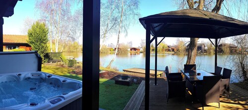 Elite Retreats 4U Lakeside Hot Tub Log Cabin at Tattershall Lakes Park