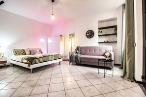 1 dormitori, planxa i posts de planxar, wifi i roba de llit