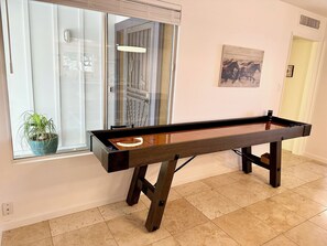 Games room - Family-friendly 4 bd with sparkling heated pool, putting green, games. ASU close (Tempe)