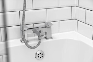 Hårføner og håndklær