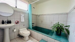 تجهيزات دش، مجففات شعر، مناشف، صابون