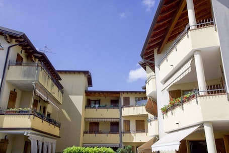 Exterior. Cornflower - Montichiari