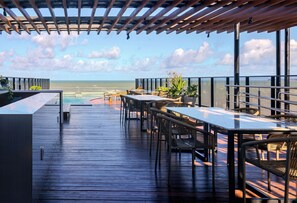 รับประทานอาหารกลางแจ้ง