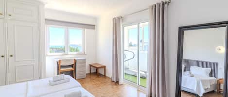 4 室のベッドルーム、デスク、アイロン / アイロン台、WiFi (無料)