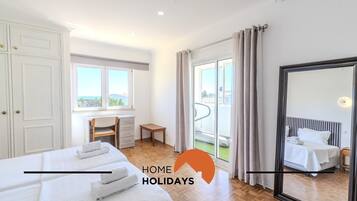 4 makuuhuonetta, työpöytä, silitysrauta/-lauta, ilmainen Wi-Fi