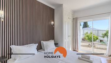 4 bedrooms, desk, iron/ironing board, free WiFi