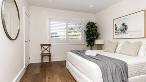 4 Schlafzimmer, Schreibtisch, Bügeleisen/Bügelbrett, WLAN