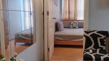 Classic-Apartment, 2 Schlafzimmer, Balkon, Poolblick | Wohnzimmer