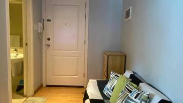 Classic-Apartment, 2 Schlafzimmer, Balkon, Poolblick | Wohnzimmer