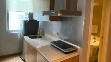 Classic-Apartment, 2 Schlafzimmer, Balkon, Poolblick | Eigene Kochnische