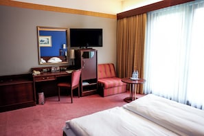 Business Twin Room | Iron/ironing board, free WiFi