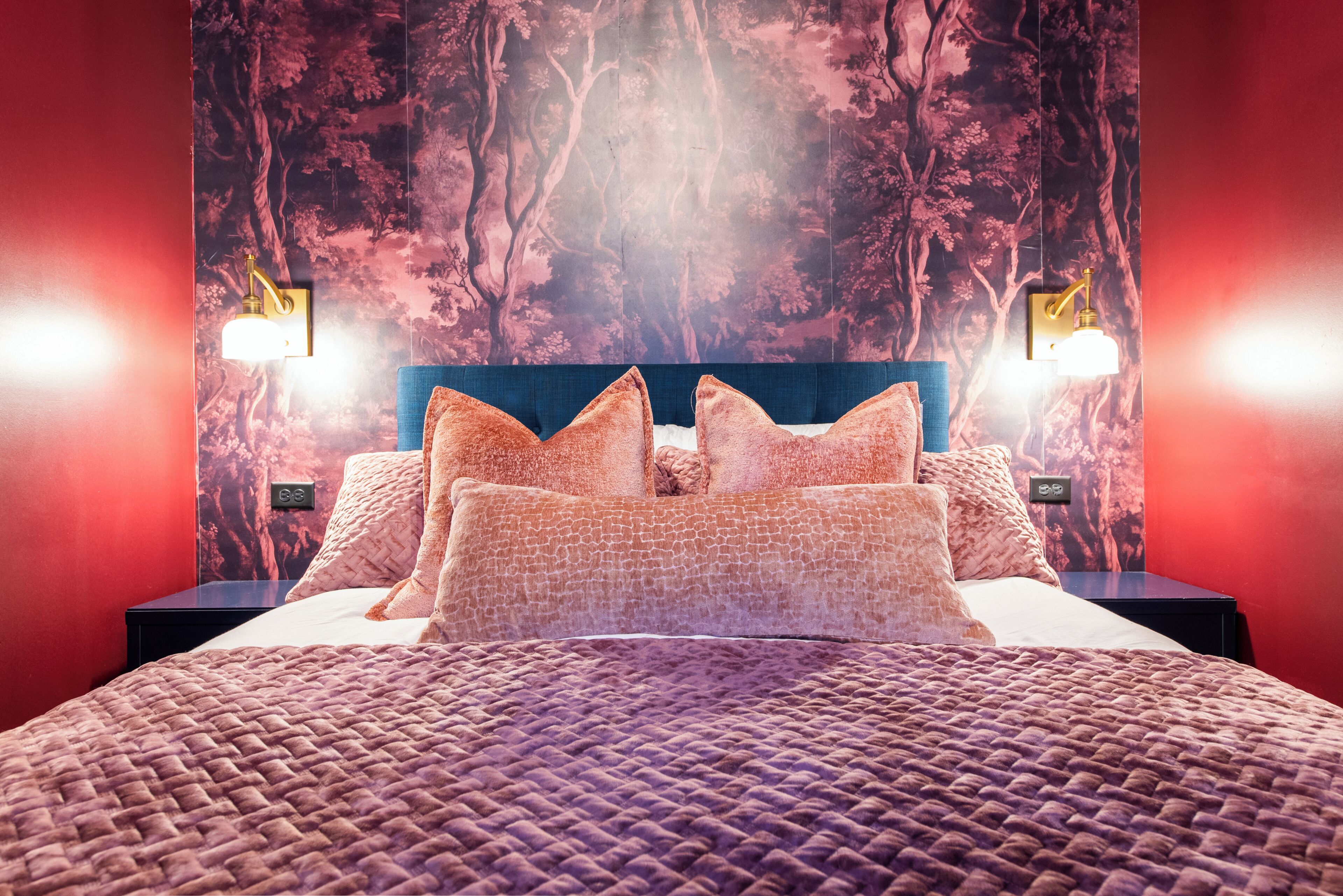 2 bedrooms, desk, WiFi (free), bed sheets
