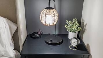 4 slaapkamers, een bureau, een strijkplank/strijkijzer, gratis wifi