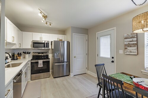 Holiday & Grad Getaway • Near UGA & Five Points