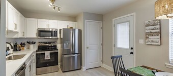 Book Now! 20% of October 2025 Check-In. Newly Renovated, King Beds, Coffee Bar
