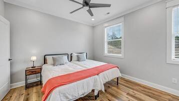 3 bedrooms, in-room safe, iron/ironing board, travel crib