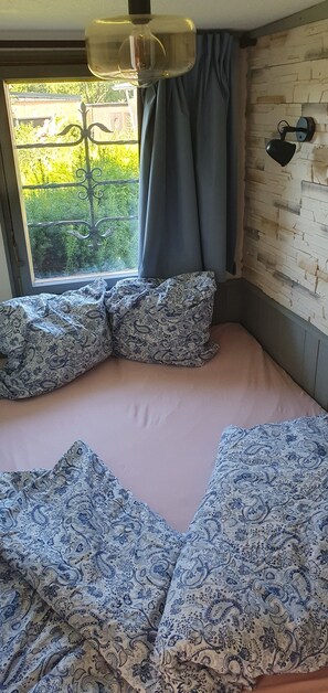 1 habitación, internet y ropa de cama