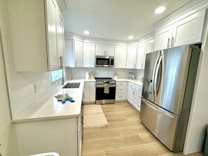 電子レンジ、オーブン、コンロ、食器洗い機