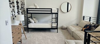 NEW! Luxury Top Floor Condo - Five Needles 415, 2BR+Loft