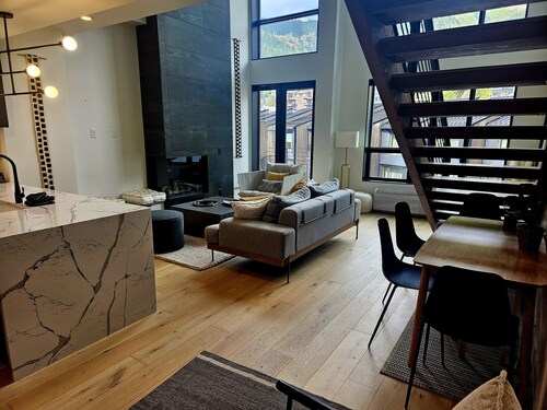 Luxury Top Floor Condo - Five Needles 415, 2 Bedroom+Loft