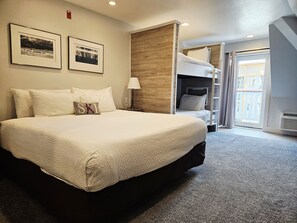 1 habitación, tabla de planchar con plancha, wifi y ropa de cama