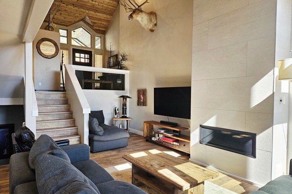 Furniture, Indoors, Living Room, Screen, Home Decor