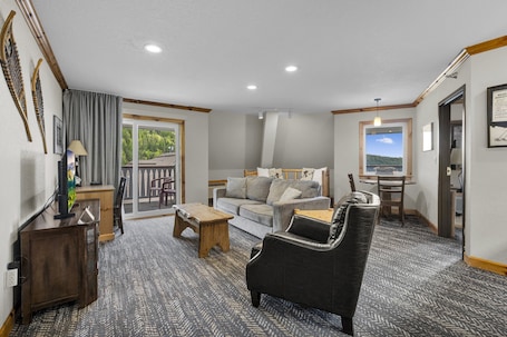 テレビ. Selkirk Premier Queen - Top Floor 1 Bedroom Retreat