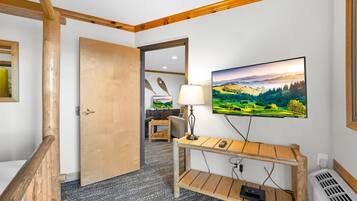1 habitación, tabla de planchar con plancha, wifi y ropa de cama