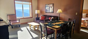 NEW! White Pine 412 - Family 2BR Sleeps 7 w/ Balcony