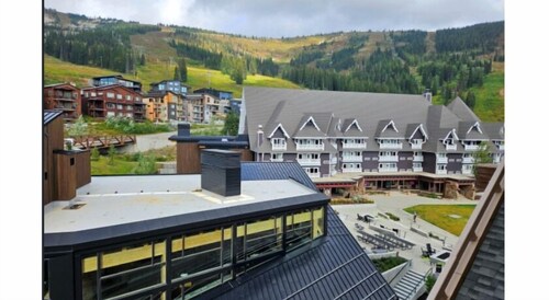 NEW! White Pine 502 - Top Floor 1BR Ski-In/Out Condo