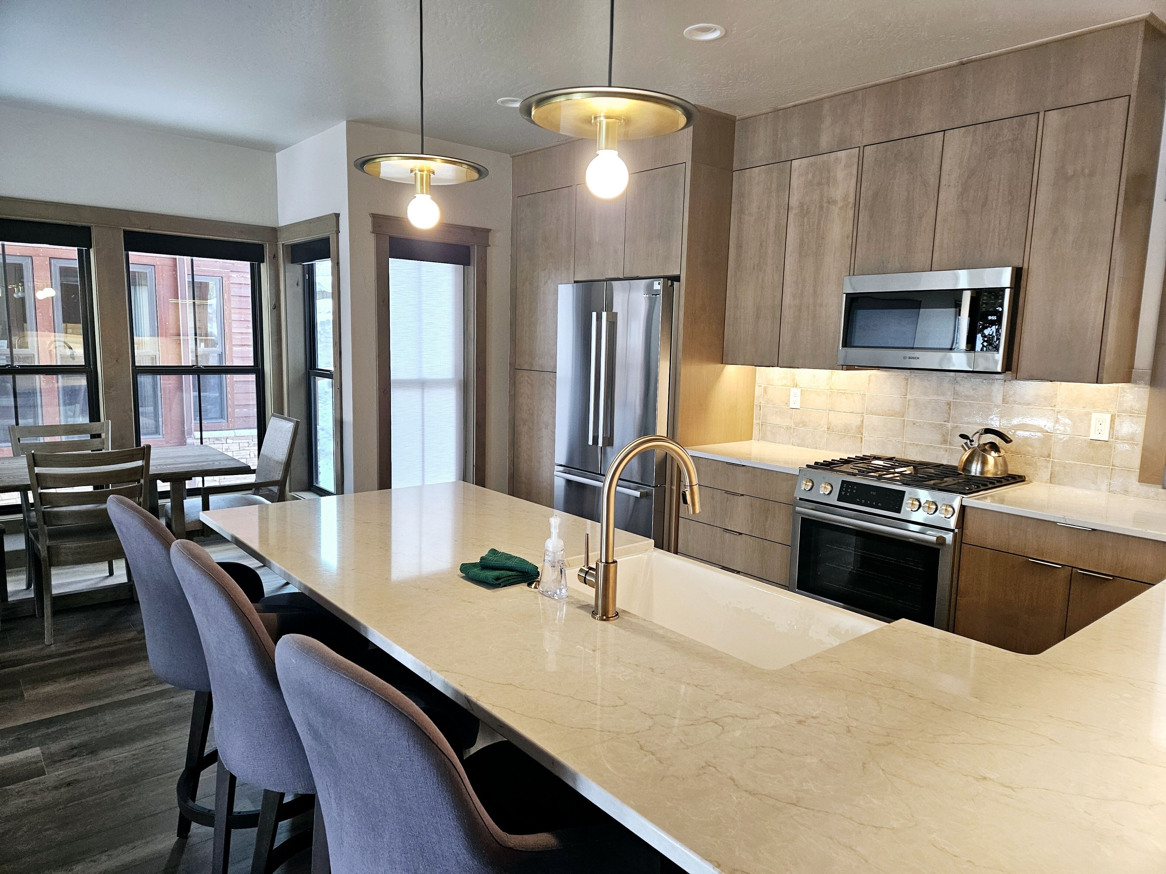 Fridge, microwave, oven, coffee/tea maker