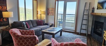 NEW! Lake & Mountain Views - White Pine 107 2BR