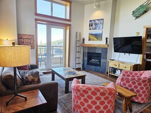 TV, fireplace