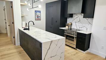 Réfrigérateur, micro-ondes, four, lave-vaisselle