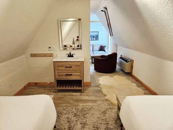 Iron/ironing board, WiFi, bed sheets