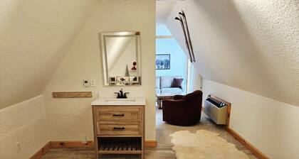 NEW! Selkirk Split King - Family Suite w/ Balcony