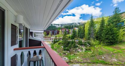 Selkirk Split King - Family Suite with Balcony